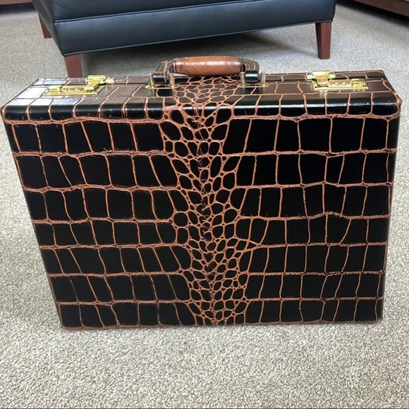 Elegant Black and Brown Crocodile Pattern Briefcase - Picture 3 of 16